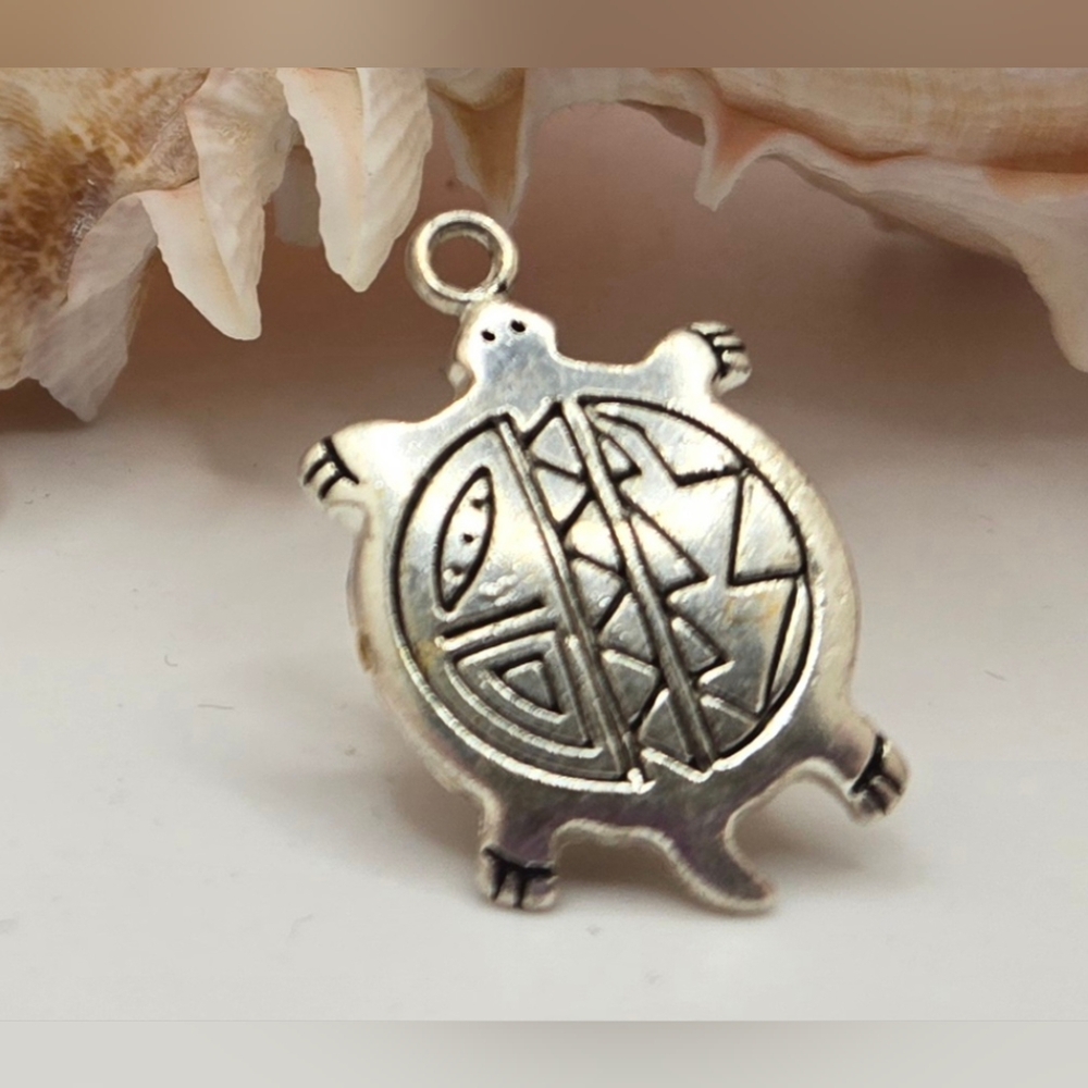 🐢 Artisan Turtle Brooch Silver Tone Single Straight Back Pin .75" Diameter